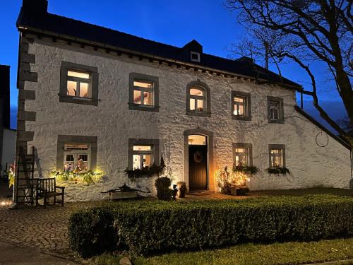 Aachen Apartment | Gut Kalkhäuschen: A Historic Retreat with Ocean Views