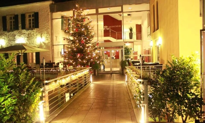 Burscheid Hotel | Discover Gut Landscheid: Exceptional Stay with Spa & Hot Tub