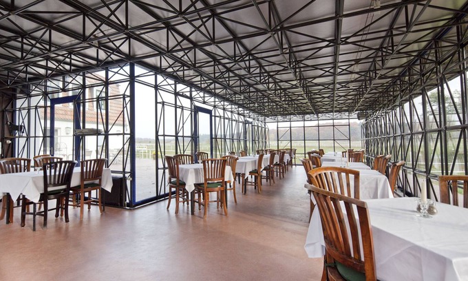 Schorfheide Hotel | Discover Gut Sarnow: Family-Friendly Retreat with Dining