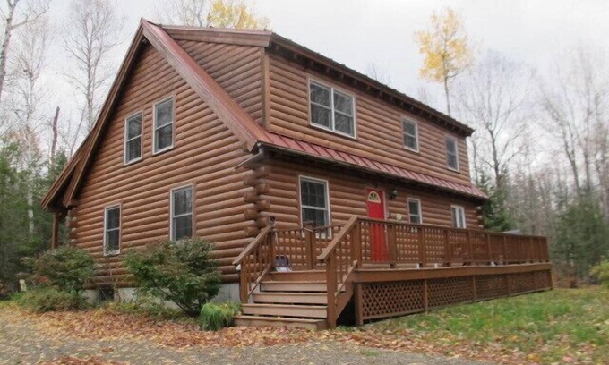 Rangeley Plantation House | Gutsell's Cabin: Cozy Log Home Near Mooselookmeguntic Lake