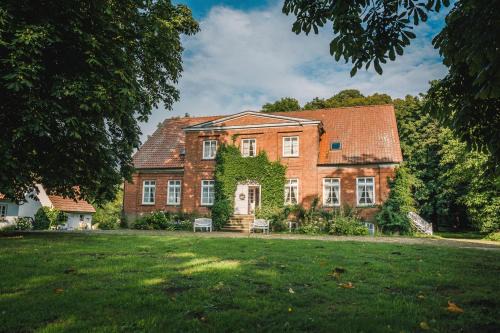 Rugen Island Bed & Breakfast | Inviting Gutshaus Krimvitz Double Room with Breakfast Included