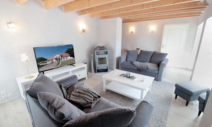 Bergen auf Ruegen Apartment | Pet-Friendly Retreat at Gutshaus Silvitz by Rujana