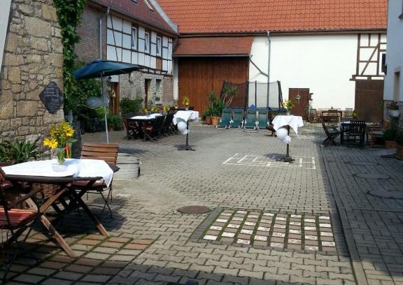 Grossheringen Apartment | Cozy Landpension Gutshof Grossheringen - Pet Friendly Stay