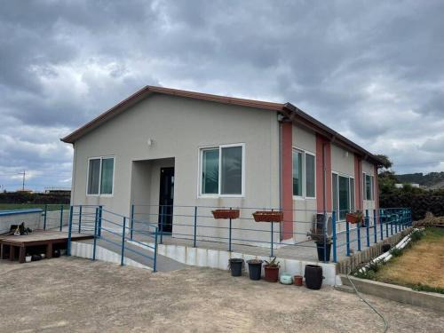 Aewol Villa | Discover Gwakji Olle: Pet and Child-Friendly Getaway