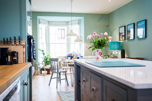 Laugharne House | Gwalia House: Centrally Located Townhouse with Ensuite Rooms