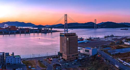 Gwangyang Hotel | Gwangyang Lacky Hotel: Rated 9/10 with Family-Friendly Amenities