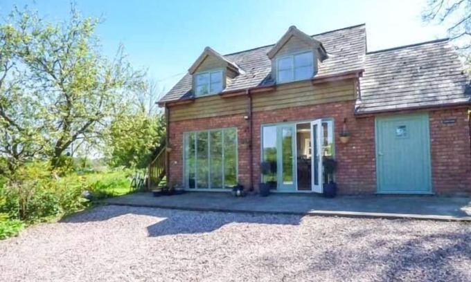 Welsh Frankton Cottage | Garden Retreat in Gobowen with Top-Rated Amenities