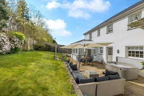 Llansantffraed House | Relaxing Getaway at Gwelfor with Hot Tub & Family Fun