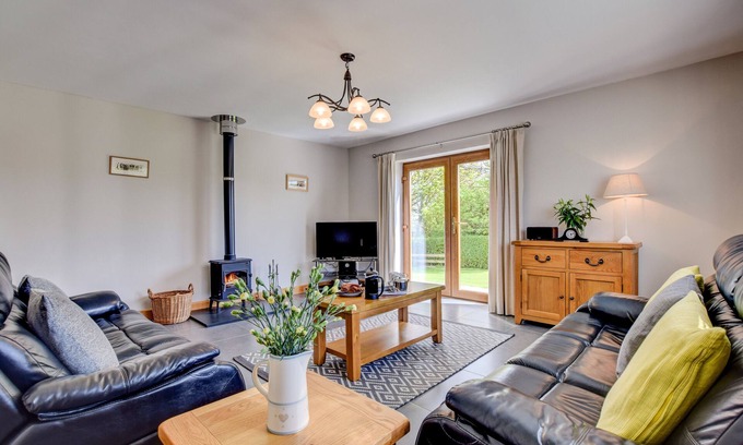 Aberdaron House | Gwelfryn House: Family-Friendly Retreat with Kitchen Access