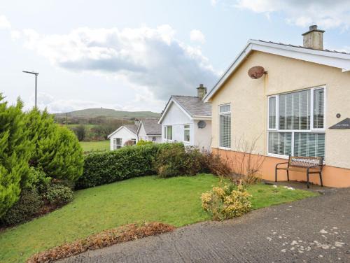 Llanbedrog House | Gwen Y Wawr: Family and Pet-Friendly Retreat