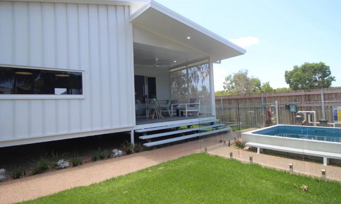 Horseshoe Bay House | Gwindalan: Relaxing Retreat with Pool and Kitchen Amenities