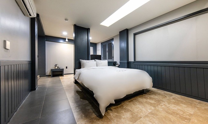 Buk-gu Hotel | Eco-Friendly Comfort at Gwnagju Sinandong Cook Hotel
