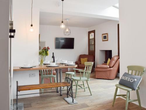 Trimsaran House | Discover Gwylfa: Pet-Friendly Retreat with 9.2/10 Rating
