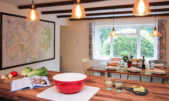 Beddgelert Cottage | Cozy Gwyndy Bach: Family-Friendly with Kitchen & Breakfast