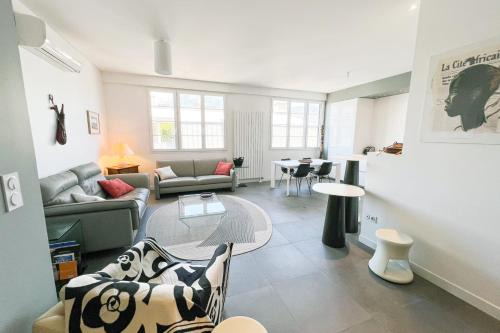Grenoble City Centre Apartment | Discover GX Le Belgrade T4: Central Stay for Families