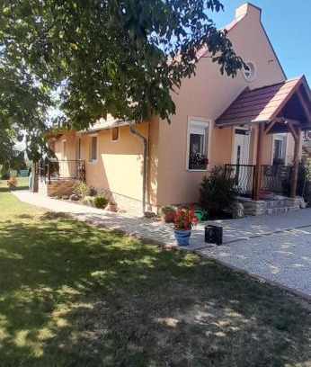 Keszthely Apartment | Gyöngyvirág Apartman Delux: Guest Rated 9.9, Pet Friendly