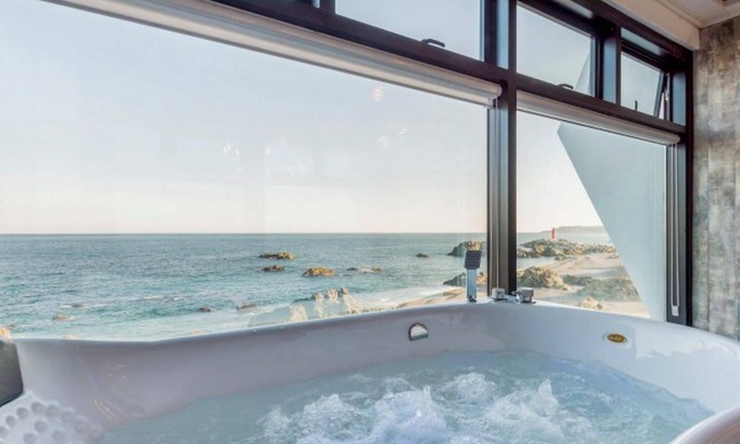 Gyeongju House | Eco-Friendly Gyeongju Blue 21 Pool Villa with Hot Tub