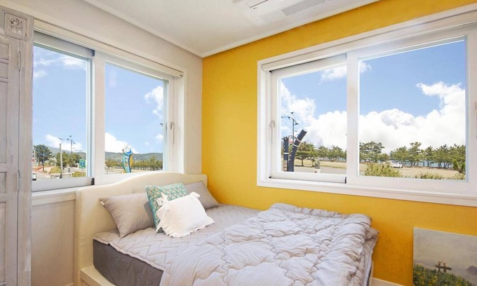 Gyeongju House | Family-Friendly Gyeongju Casting Pension with Kitchen Access