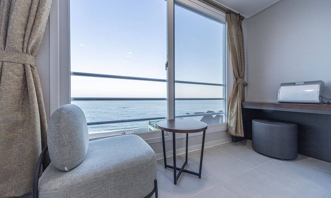 Gyeongju Hotel | Eco-Friendly Gyeongju Haedameun Hotel with Hot Tub & Breakfast