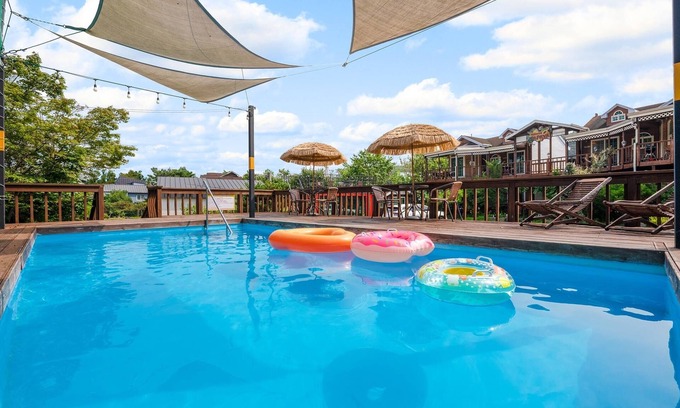 Gyeongju House | Gyeongju Papaya Aegyeondongban Pension: Family Retreat with Pool