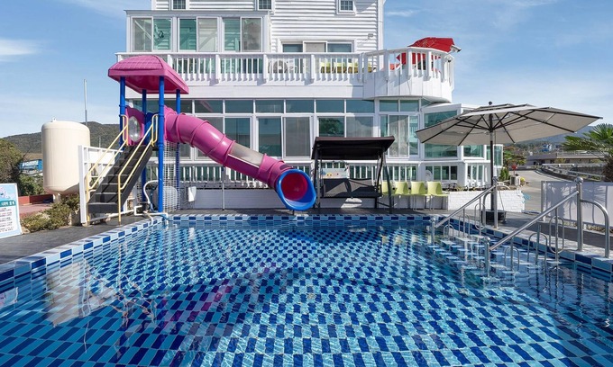 Gyeongju House | Kid-Friendly Gyeongju Riu Poolvilla with Family Amenities
