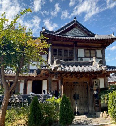 Jeonju House | Family-Ready Retreat at Gyodong Gaon for Memorable Stays