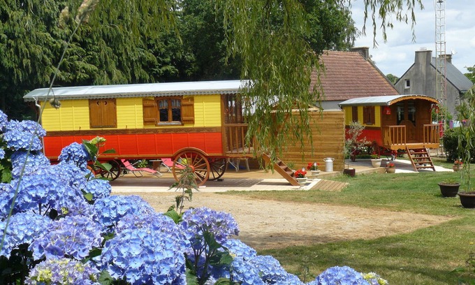 Pluvigner Bed & Breakfast | Cozy Gypsy Caravan Near Beautiful Beaches & Family Amenities