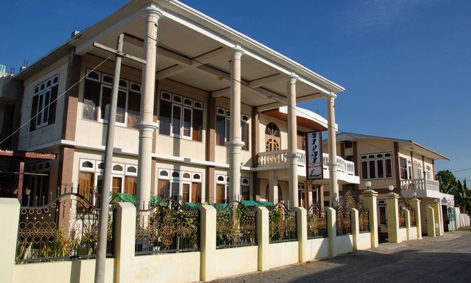 Yawnghwe Hotel | Budget-Friendly Gypsy Inn with Breakfast & Family Amenities