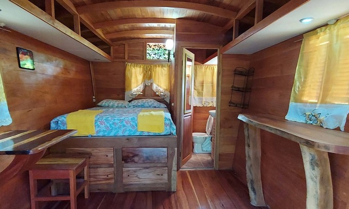 Pavones Cabin | Enchanting Gypsy Wagon #1: Pet-Friendly Retreat Awaits