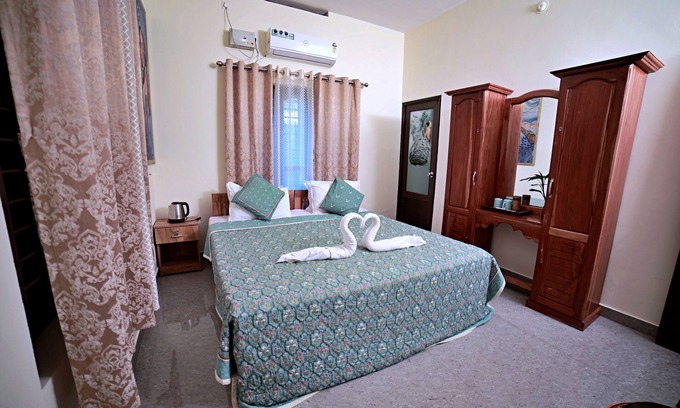 Varkala Villa | Pet-Friendly Gypsy Walker with Oceanfront Views