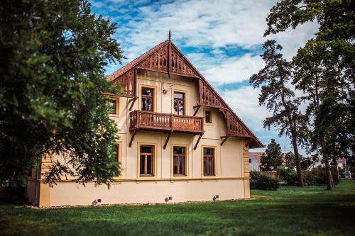 Dolni Vestonice House | Hájovna Dolní Věstonice: Pet-Friendly Oasis with Ocean View