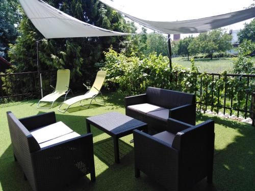 Revfulop House | Pet-Friendly Haven: Háromfenyő Apartman with 9.3 Rating