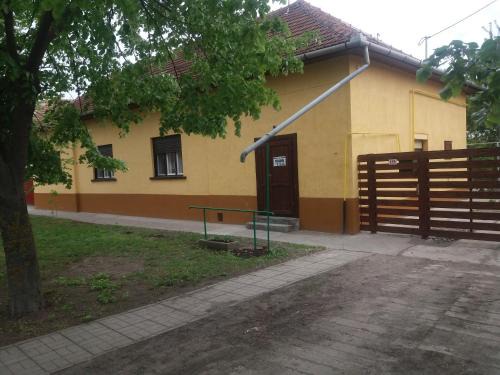 Mezokovacshaza House | Discover Hársfák: Pet-Friendly Retreat with Hot Tub