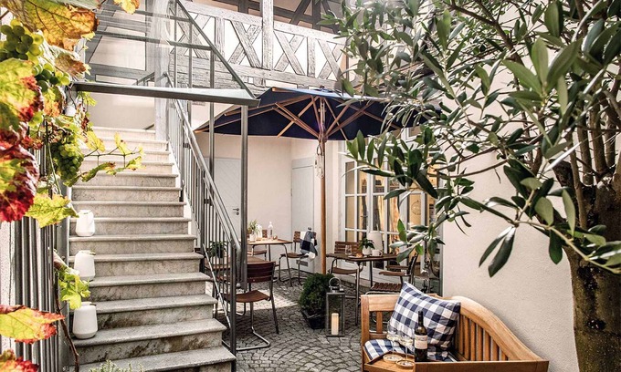 Sommerach Apartment | Experience Comfort at Hästens Hotel – chez Douverne