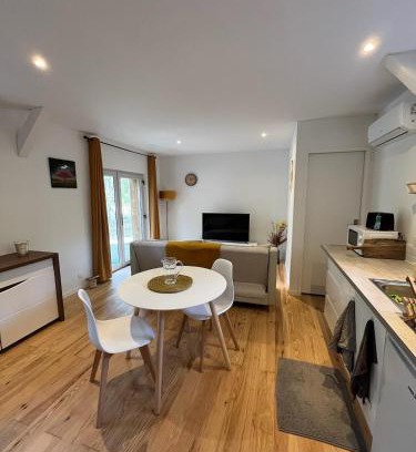 Campet-et-Lamolere Apartment | Hébergement GÎTE Domaine de Pinsol