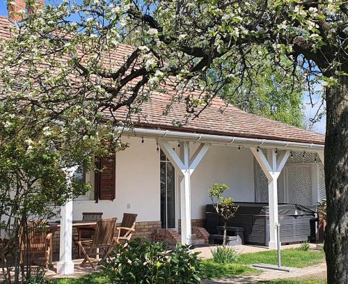 Pusztavacs Villa | Experience the Bliss at Héthatár Wellness Vendégház