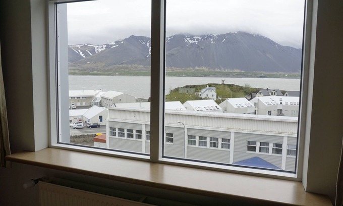 Borgarbyggd Hotel | Experience Hótel Borgarnes: Rated 8.8/10 with Family Amenities