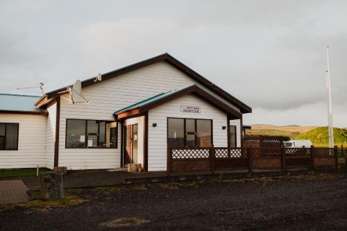 Rangarþing eystra Hotel | Discover Hótel Fljótshlíd: Pool and Restaurant Await