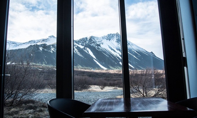 Hvalfjarðarsveit Hotel | Relax at Hótel Hafnarfjall with Spa and Family Amenities