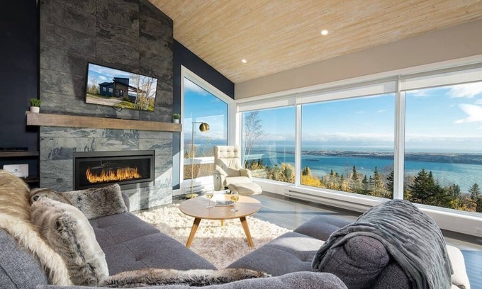 Saint-Joseph-de-la-Rive House | Discover La Vue! Spa and Riverfront Retreat with Top Amenities