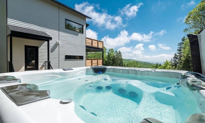 Saint-Joseph-de-la-Rive Ski Chalet | Experience Relaxation at Hôtel à la maison - Le Visionnaire