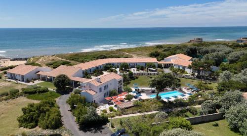 La Cotiniere Hotel | Discover Hôtel Île de Lumière with Oceanfront Views