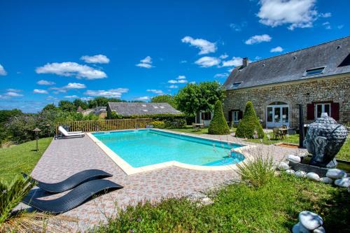 Jayac Hotel | Discover Relaxation at Hôtel A Jayac with Pool & Dining