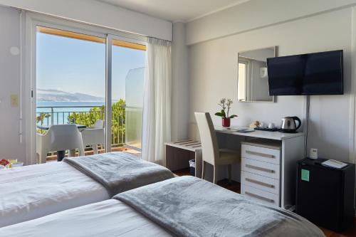 Roquebrune-Cap-Martin Hotel | Hôtel Alexandra: Pet Friendly & Breakfast Included