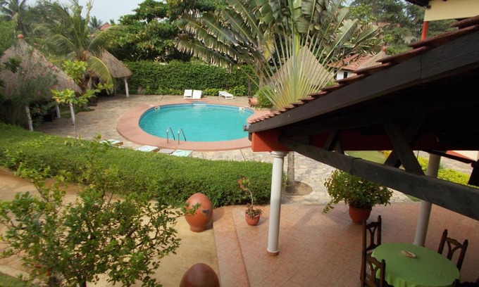 Lome Hotel | Beachfront Hôtel Alizé Plage with Private Pool & Hot Tub