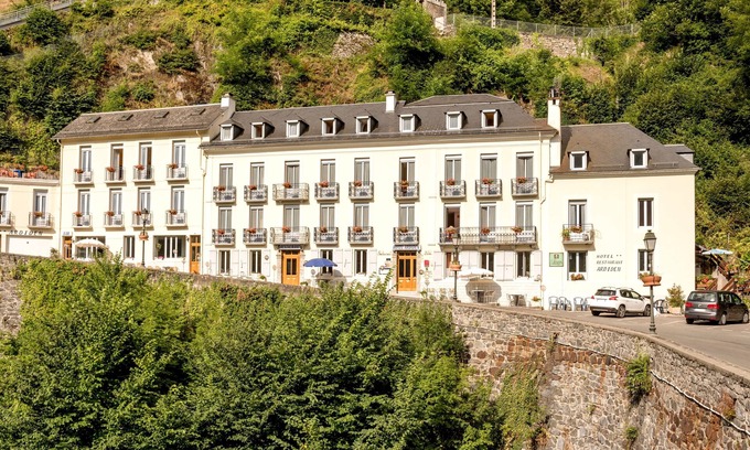 Luz-Saint-Sauveur Hotel | Discover Hôtel Ardiden: Spa Retreat with Family-Friendly Amenities