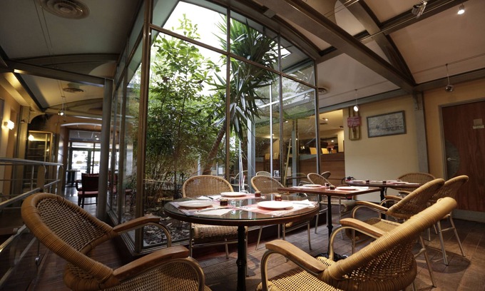 Maisons-Alfort Hotel | Quaint Hôtel Au Petit Caporal with Family-Friendly Amenities
