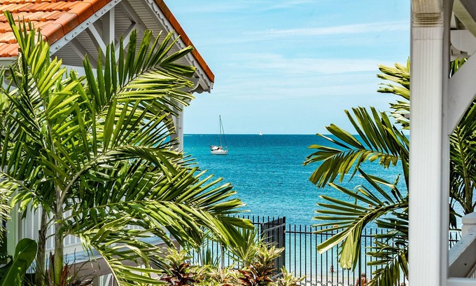 Trois-Ilets Hotel | Relaxing Hôtel Bambou & Spa with Pool and Ocean Views