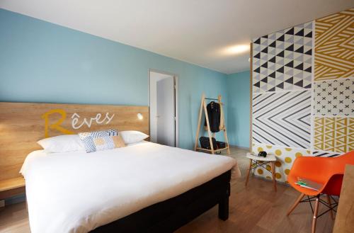 Valenciennes Hotel | Pet-Friendly Hôtel Baudouin with Oceanfront Views