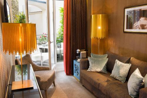 Odeon Hotel | Experience Comfort at Hôtel Baume - 4-Star Haven Awaits